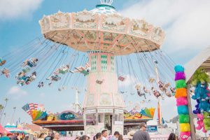 Tilting swings carnival ride